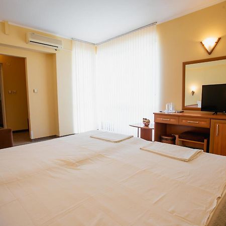 Hotel Dolphin Ravda Exteriér fotografie